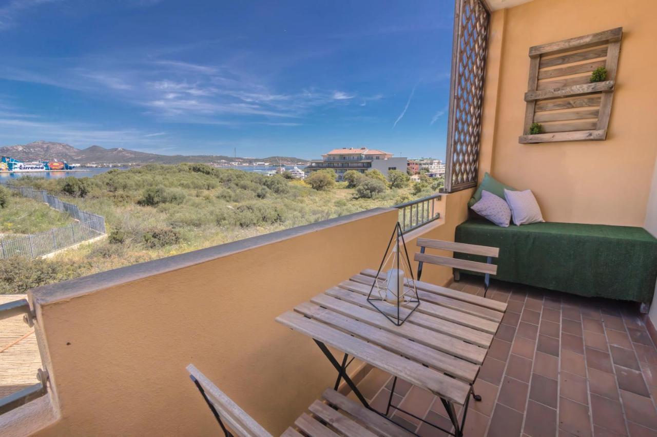 Homey Experience - Navy Sea View Apartments Olbia Bagian luar foto