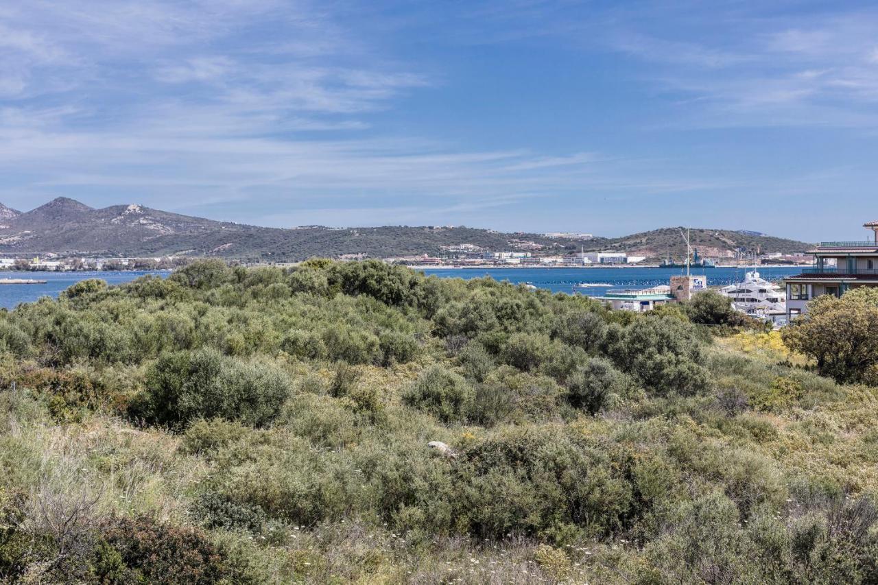 Homey Experience - Navy Sea View Apartments Olbia Bagian luar foto