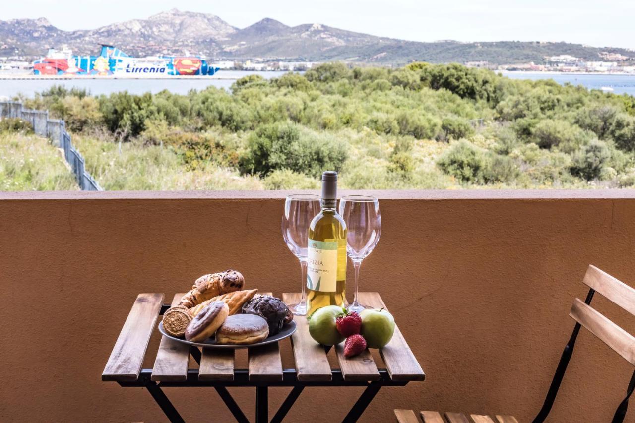 Homey Experience - Navy Sea View Apartments Olbia Bagian luar foto