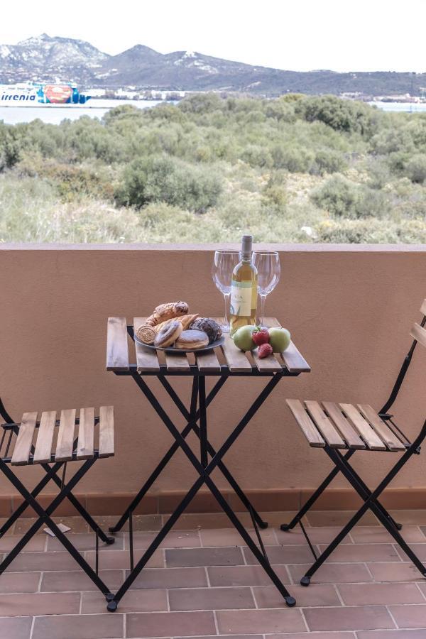 Homey Experience - Navy Sea View Apartments Olbia Bagian luar foto